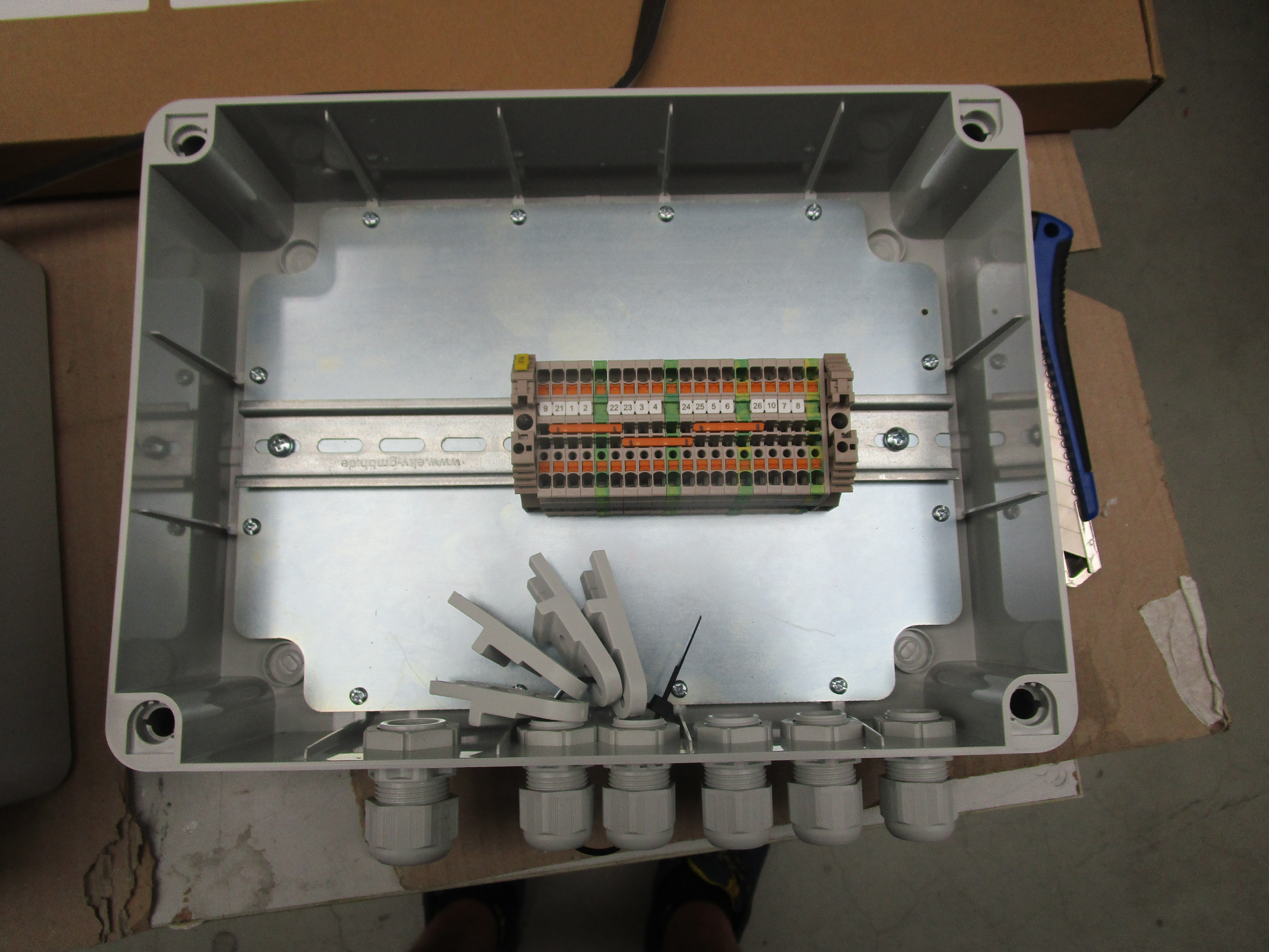 Control cab. Al Shroua Limit switch at the back Feedcart